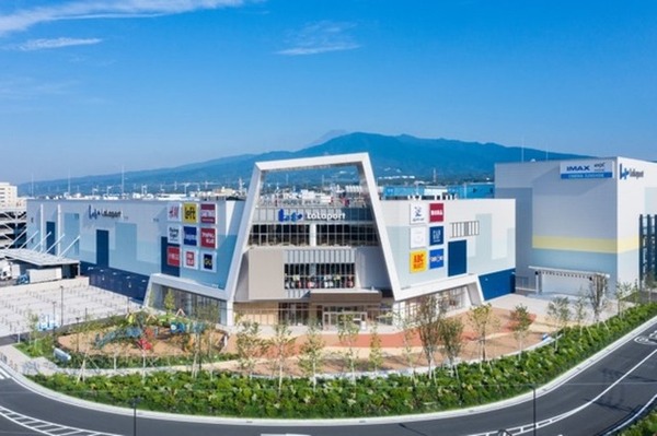 「ラブライブ！サンシャイン!!」Aqours、新規描き下ろしイラストは“ららぽーと沼津”の総合案内所スタッフ春制服♪