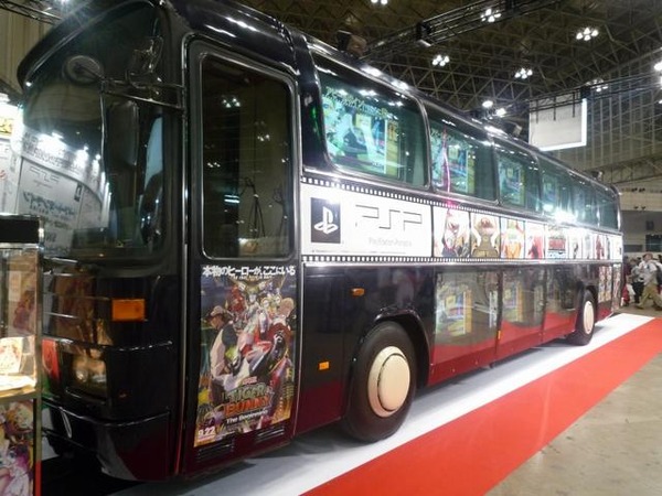 【キャラホビ2012】バンダイナムコは新作ゲームを多数展示 ― 『TIGER &amp; BUNNY』宣伝バスも登場