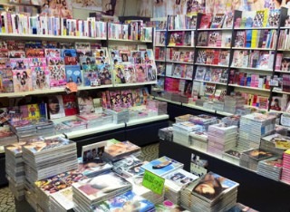 書泉グランデ地下1階に登場したアイドルコーナー