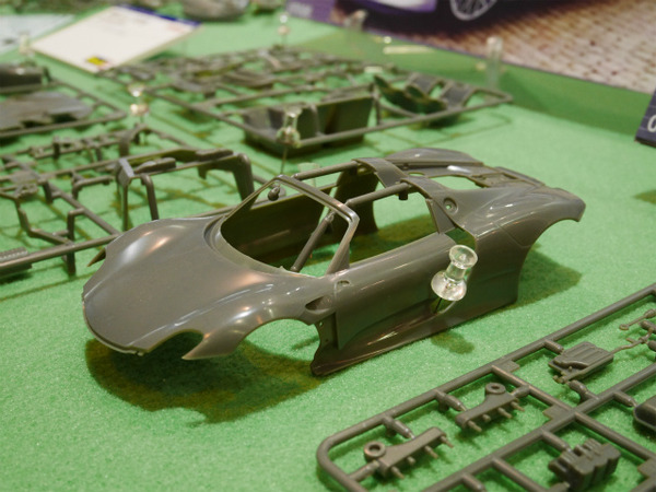 こちらもレベル社製のポルシェ918スパイダー