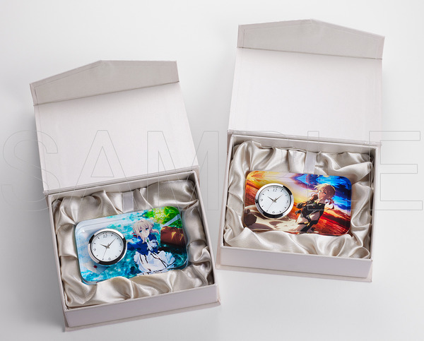 ヴァイオレット・エヴァーガーデン クリスタル時計（C）暁佳奈・京都アニメーション／ヴァイオレット・エヴァーガーデン製作委員会