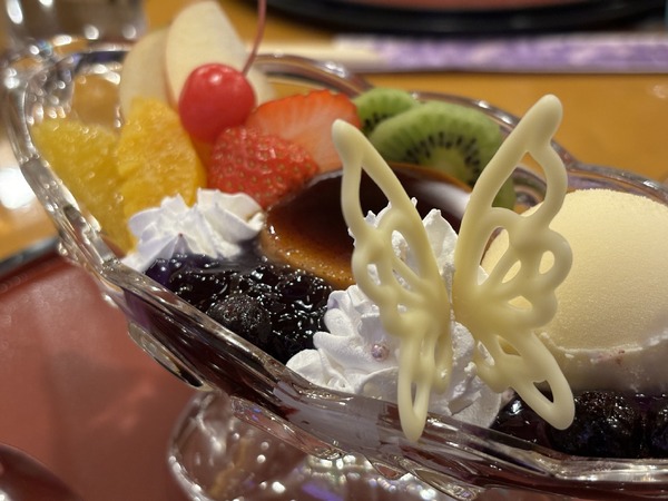 「ハイカラ・ア・ラ・モード」（C）吾峠呼世晴／集英社・アニプレックス・ufotable TM & （C） Universal Studios. All rights reserved.