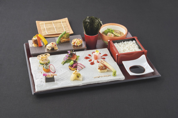 モダン寿司御膳 ～菜食仕上げの手巻き寿司～（C）吾峠呼世晴／集英社・アニプレックス・ufotable TM & （C） Universal Studios. All rights reserved.