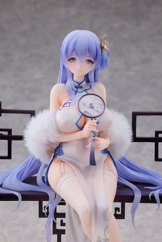 「アズールレーン ロドニー ～完璧な佳人ver.～ 1/7スケール 完成品フィギュア」26,400円（税込）（C）2017 Manjuu Co.， Ltd. ＆ YongShi Co.， Ltd. All Rights Reserved.（C）2017 Yostar， Inc. All Rights Reserved.