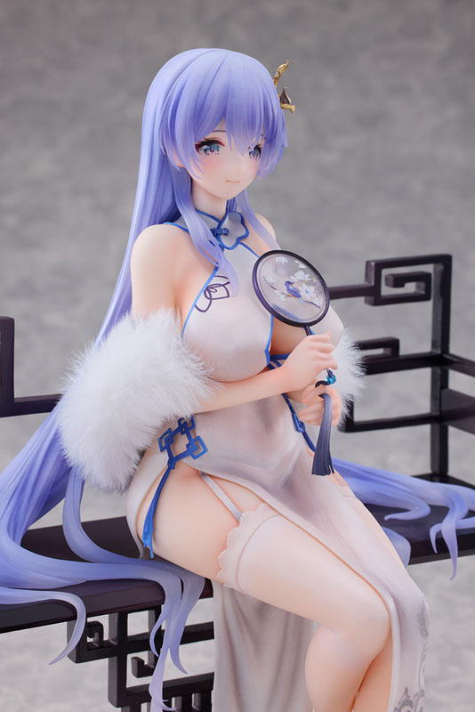 「アズールレーン ロドニー ～完璧な佳人ver.～ 1/7スケール 完成品フィギュア」26,400円（税込）（C）2017 Manjuu Co.， Ltd. ＆ YongShi Co.， Ltd. All Rights Reserved.（C）2017 Yostar， Inc. All Rights Reserved.
