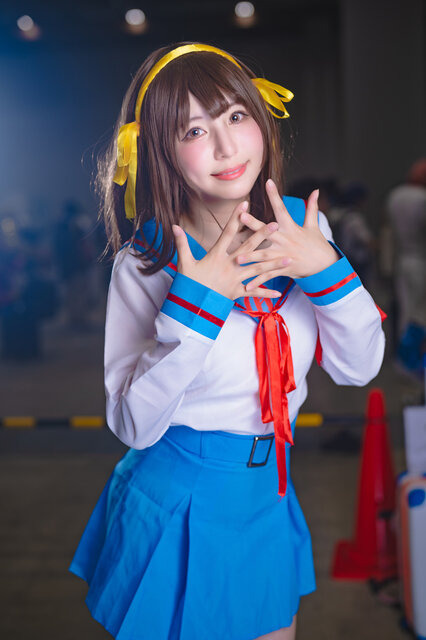 涼宮ハルヒ「涼宮ハルヒの憂鬱」／くらる（X：@KRaR007）、撮影：山颪ヒア（X：@fotomachen）