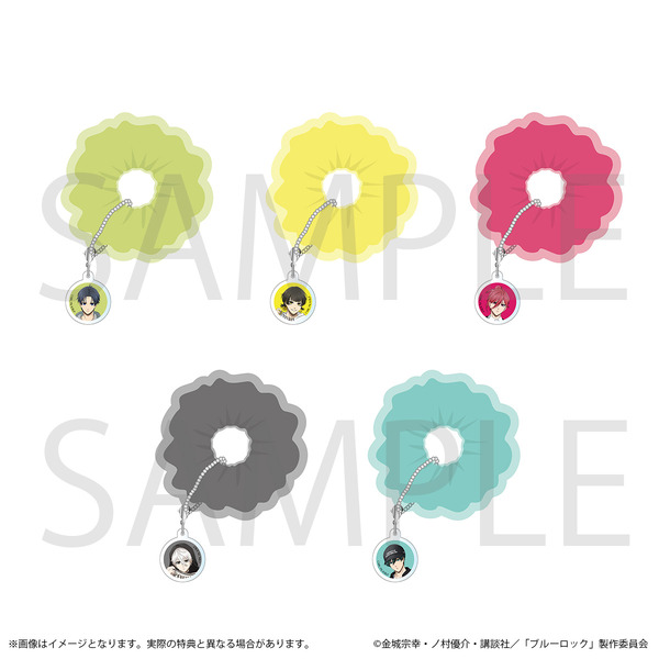 新宿マルイアネックスにて「ブルーロック × and ST」A-on STORE 出張版が開催「チャーム付きオーガンジーシュシュ」（C）金城宗幸・ノ村優介・講談社／「ブルーロック」製作委員会