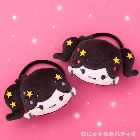 「マジカルツインコメッツ フェイスヘアゴムセット（バッジ付き）価格：1,980円（税込）