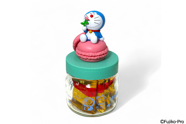 『ドラえもん』ダロワイヨ限定商品「ドラえもん フィギュア付きキャニスター」（C）Fujiko-Pro