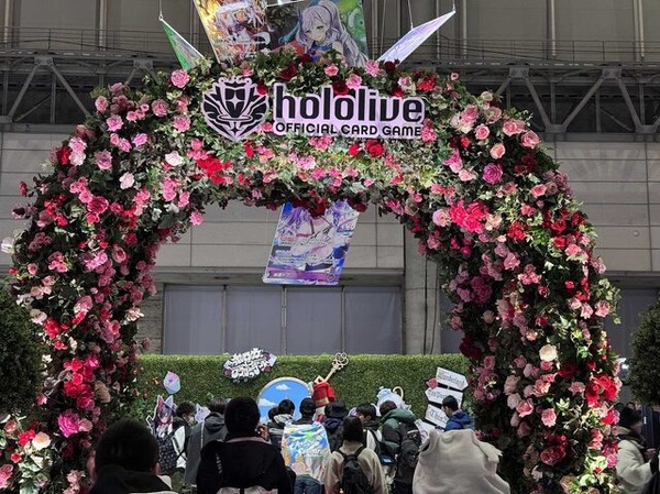 ホロライブの大イベント「hololive SUPER EXPO 2025」行った気分になるかもしれないフォトレポート―等身大フィギュアなど新グッズからメリーゴーランドも！