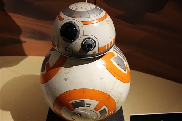 「スター・ウォーズの世界」　等身大BB-8も、個性あふれるプロジェクトが並ぶ展覧会