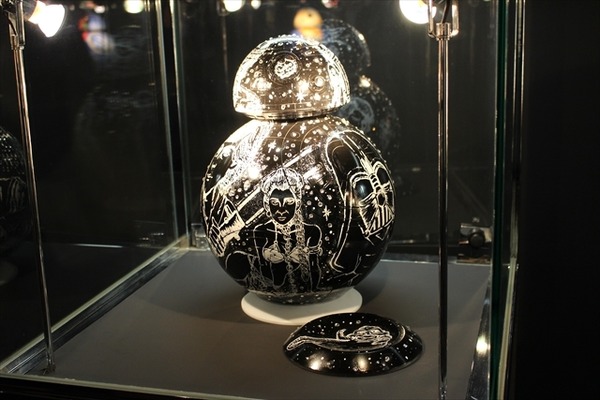 「スター・ウォーズの世界」　等身大BB-8も、個性あふれるプロジェクトが並ぶ展覧会