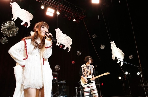 TRUSTRICK2015年の集大成LIVEを開催、神田沙也加×Billyが新曲初披露