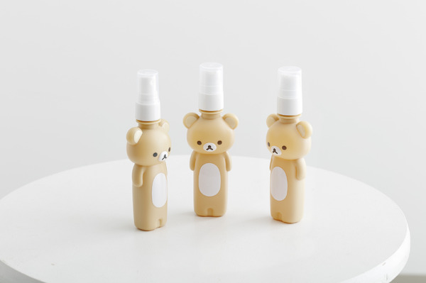 「リラックマ『BASIC RILAKKUMA Flower』ボトルポーチセット リラックマ」（C）2025 SAN-X CO., LTD. ALL RIGHTS RESERVED.