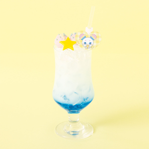 「ぷちきゅあはじめてかふぇ」のコラボドリンク「ふわのパチパチホワイトソーダ」（C）ぷちきゅあぱーとなーず