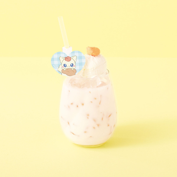 「ぷちきゅあはじめてかふぇ」のコラボドリンク「ここのホワイトチョコドリンク」（C）ぷちきゅあぱーとなーず
