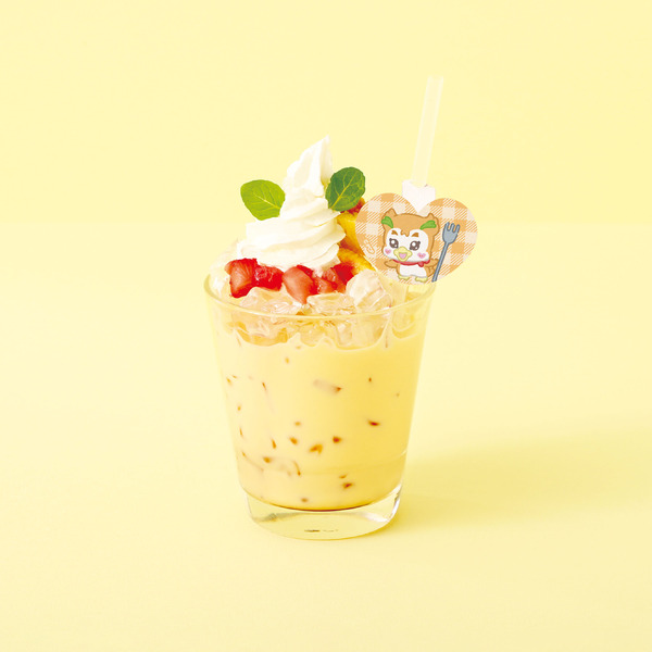 「ぷちきゅあはじめてかふぇ」のコラボドリンク「しろっぷのキャラメルミルクセーキ」（C）ぷちきゅあぱーとなーず