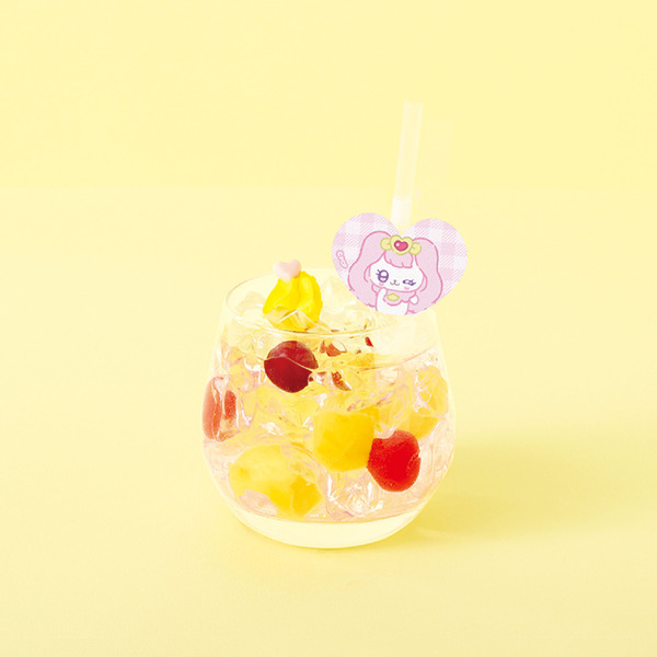 「ぷちきゅあはじめてかふぇ」のコラボドリンク「ぱふのミックスフルーツピーチティー」（C）ぷちきゅあぱーとなーず