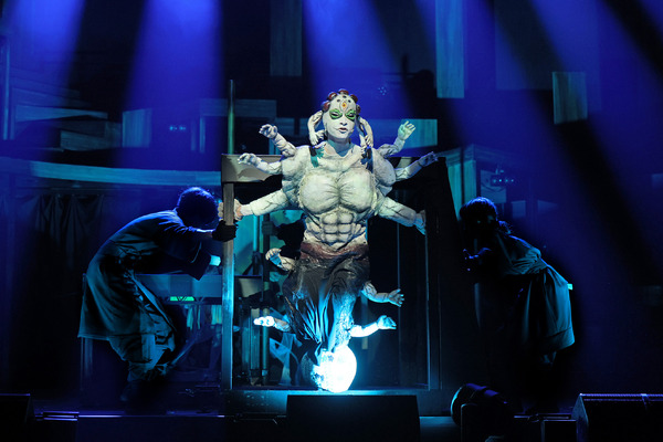 『舞台「鬼滅の刃」其ノ伍 襲撃 刀鍛冶の里』舞台写真（C）吾峠呼世晴／集英社（C）舞台「鬼滅の刃」製作委員会