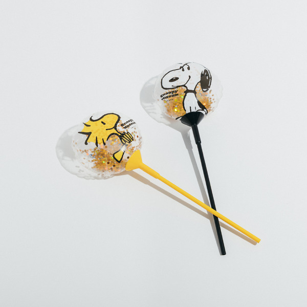 スヌーピーミュージアムのミュージアムショップグッズ「スティックバルーン」（C）2025 Peanuts Worldwide LLC