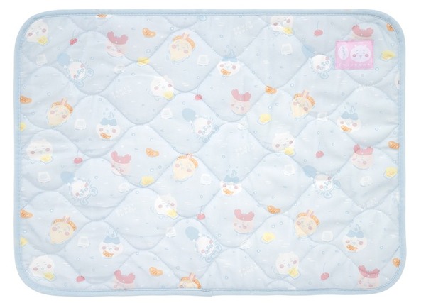 『ちいかわ』「ひんやりまくらカバー（フルーツポンチ）」（C）nagano / chiikawa committee