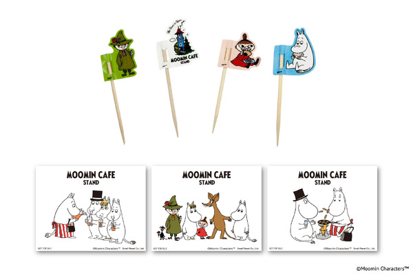 「ムーミンカフェ スタンド」越谷レイクタウンにオープン。限定メニューのカイザーロール付属のオリジナルシール＆ピック（C）Moomin Characters