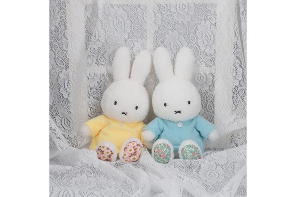 フラワーミッフィー「着せかえほわほわ ぬいぐるみ」Illustrations Dick Bruna（C）copyright Mercis bv,1953-2025　www.miffy.com（C）Benelic co.,LTD.