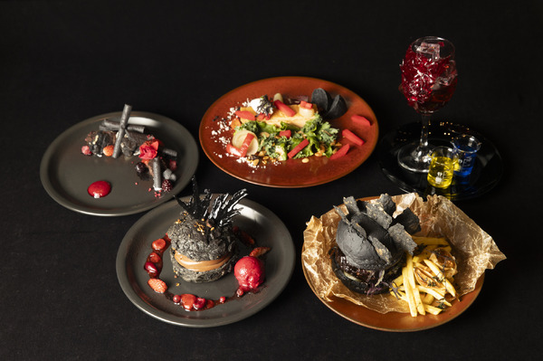 「ゴジラ・THE・アート展」コラボレーションメニュー”赤と黒”