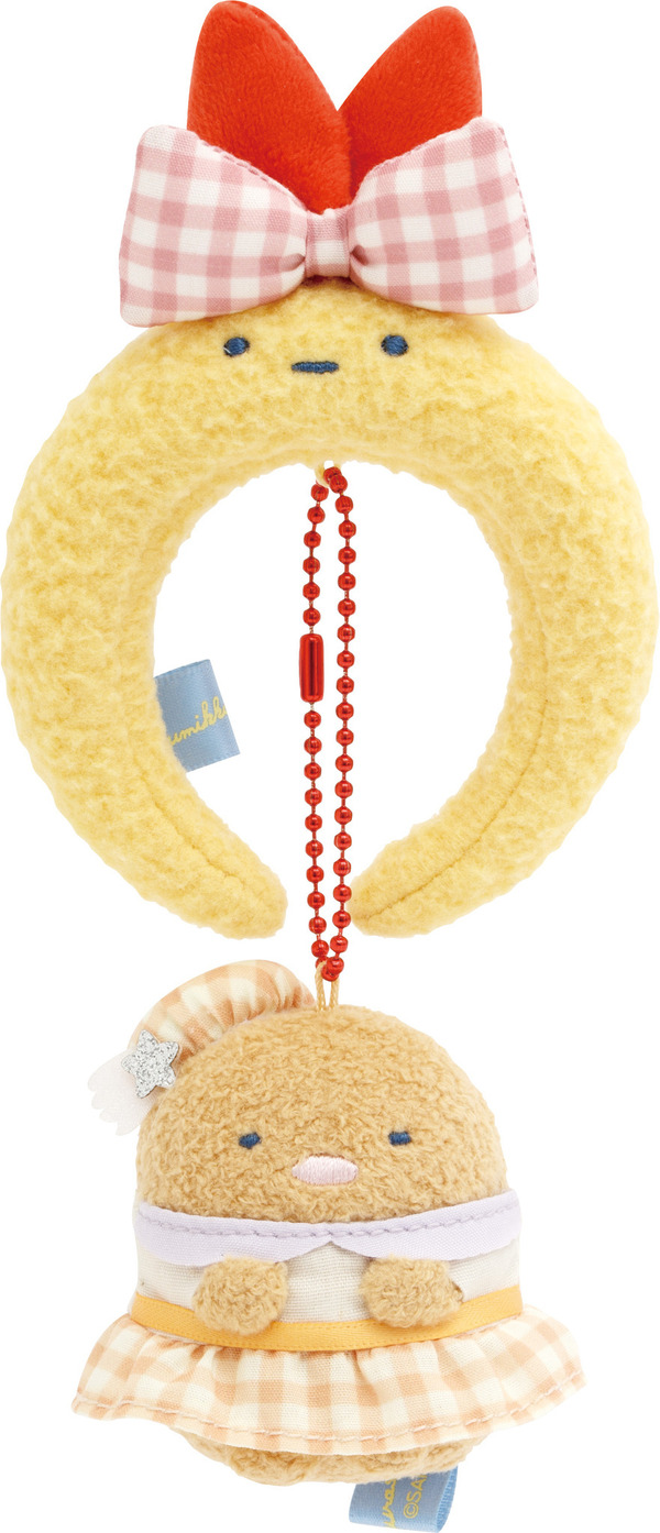 サンエックス「すみっコぐらし しっぽカチューシャキーホルダー（夢みるしっぽず・えびふらいのしっぽ）」使用例（C）2025 SAN-X CO., LTD. ALL RIGHTS RESERVED.