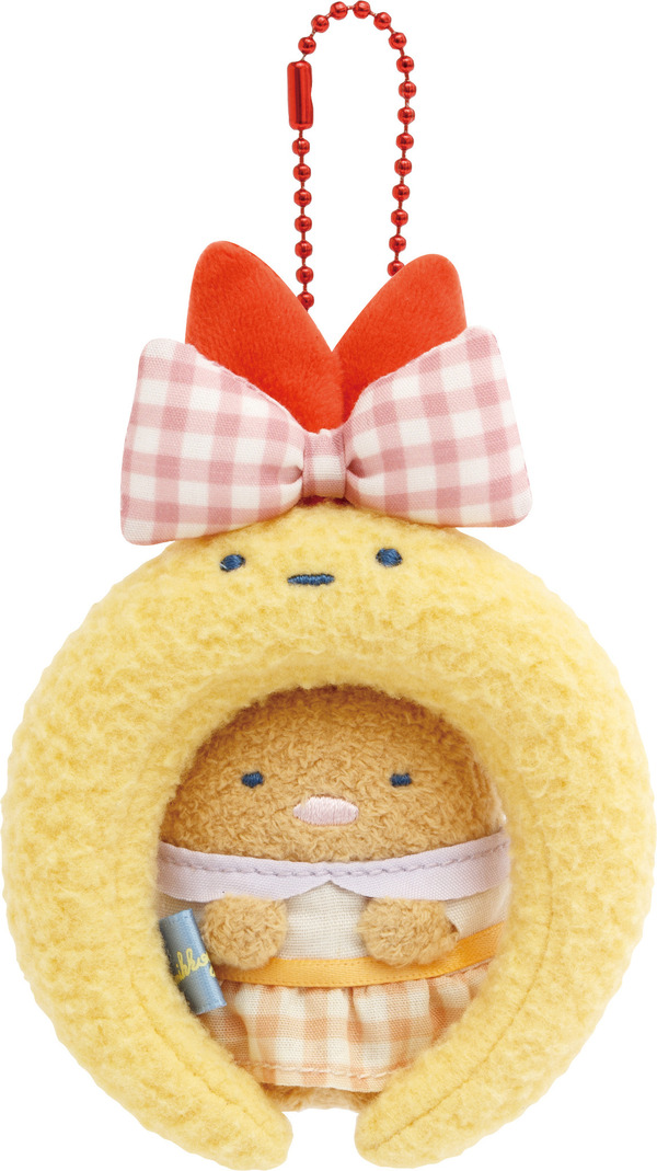 サンエックス「すみっコぐらし しっぽカチューシャキーホルダー（夢みるしっぽず・えびふらいのしっぽ）」使用例（C）2025 SAN-X CO., LTD. ALL RIGHTS RESERVED.