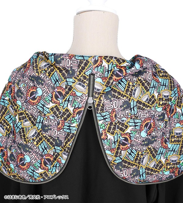 TVアニメ『ぼっち・ざ・ろっく！』と「shica-ke」のコラボアイテム登場。「shica-ke 結束バンド デカールプリントフードパーカー」（C）はまじあき／芳文社・アニプレックス