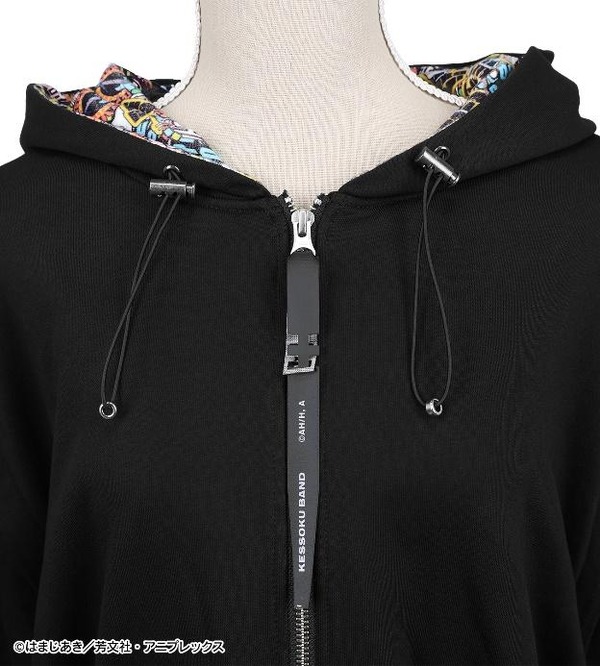 TVアニメ『ぼっち・ざ・ろっく！』と「shica-ke」のコラボアイテム登場。「shica-ke 結束バンド デカールプリントフードパーカー」（C）はまじあき／芳文社・アニプレックス