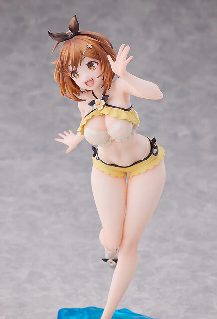 ムチムチ太ももがいっぱい！アニメ『ライザのアトリエ』よりライザ、クラウディア、リラが水着フィギュア化―3人の台座は組み合わせ可能