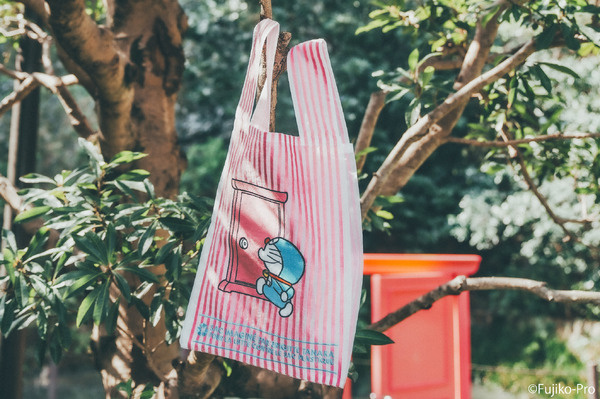 川崎市 藤子・F・不二雄ミュージアムにて「Brigitte Tanaka」コラボアイテムを発売。「SAC LA PORTE 