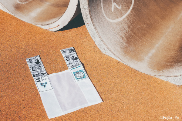 川崎市 藤子・F・不二雄ミュージアムにて「Brigitte Tanaka」コラボアイテムを発売。「SAC MANGA DORAEMON（未来の国からはるばると）」（C）Fujiko-Pro