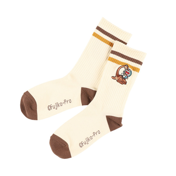 「大長編 刺繍ラインソックス」価格：各1,980円（税込）