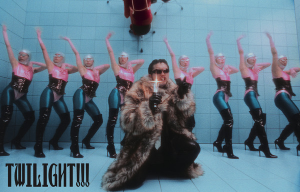 「TWILIGHT!!!」MVサムネイル