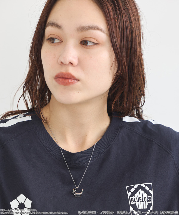 TVアニメ『ブルーロック』× earth music＆ecology Japan Label「マルチWAYイヤーカフネックレス」使用例