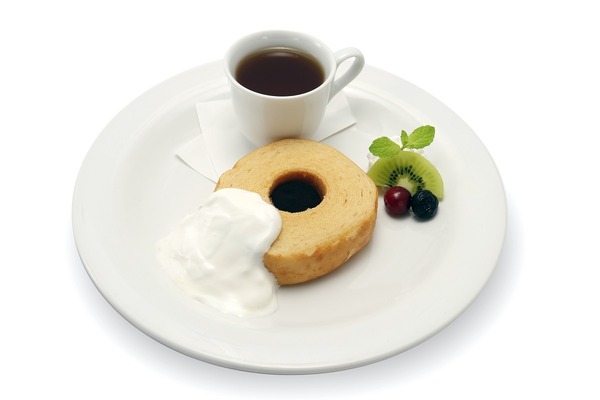 「BLEACH WORLD」が2025年6月より全国各地で開催。東京会場フードメニュー「敵襲だ　先ずは紅茶でも淹れようか」プレート（C）TITE KUBO/SHUEISHA（C）久保帯人／集英社・テレビ東京・ｄｅｎｔｓｕ・ぴえろ（C）Bandai Namco Amusement Inc.