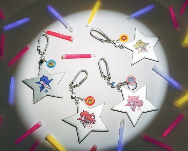 BOCCHI THE ROCK! × CONVERSE TOKYO【美好よしみ】【The Music】GRAPHIC MUSIC KEY HOLDER、【美好よしみ】GRAPHIC STAR★ PASS HOLDER（C）はまじあき／芳文社・アニプレックス