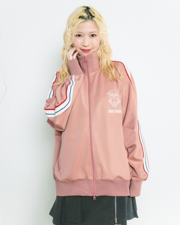 BOCCHI THE ROCK! × CONVERSE TOKYO【HUMAN ROBOT】「後藤ひとり」TRACK JACKET　モデル：青山吉能（C）はまじあき／芳文社・アニプレックス