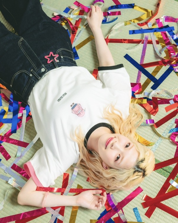 BOCCHI THE ROCK! × CONVERSE TOKYO【美好よしみ】【The Music】GRAPHIC MUSIC KEY HOLDER、【美好よしみ】GRAPHIC STAR★ PASS HOLDER　モデル：青山吉能（C）はまじあき／芳文社・アニプレックス