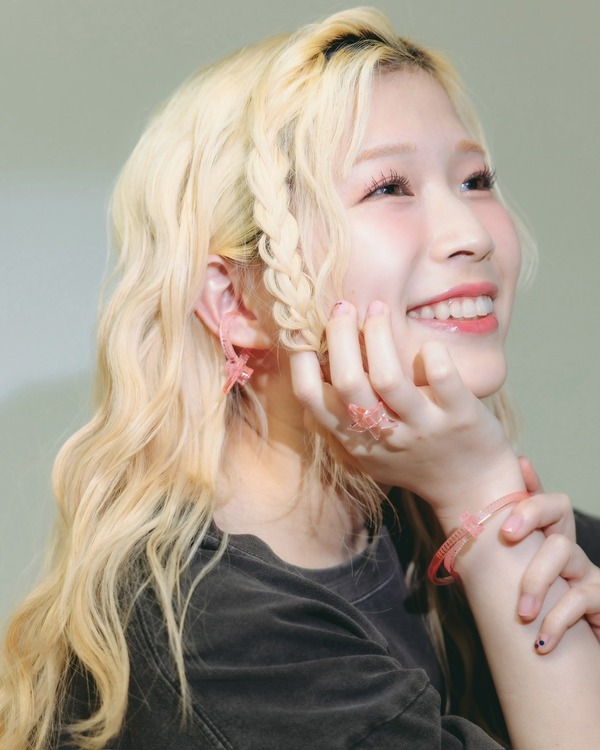 BOCCHI THE ROCK! × CONVERSE TOKYO【JISS】「結束バンド」STAR★ RING、【JISS】「結束バンド」STAR★ EAR CUFF　モデル：青山吉能（C）はまじあき／芳文社・アニプレックス