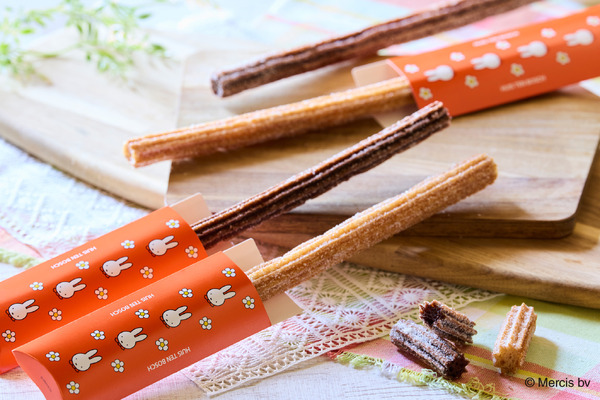 フードワゴンの「ミッフィーチュロス」（C）Mercis bv