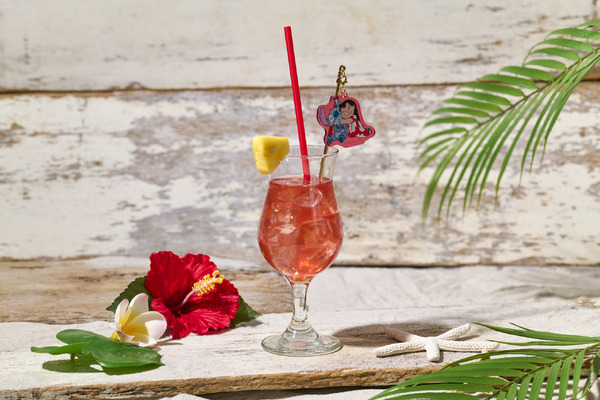 ルミネエスト新宿に「スティッチ」OH MY CAFEが期間限定オープン。「<スクランプ>メロンミルク」（C）Disney