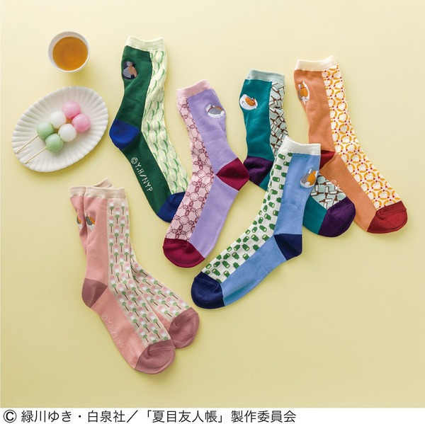 「夏目友人帳×猫部　ニャンコ先生の好物 文様ワンポイント刺しゅう靴下の会」1,600円（税込）（C）緑川ゆき・白泉社／「夏目友人帳」製作委員会