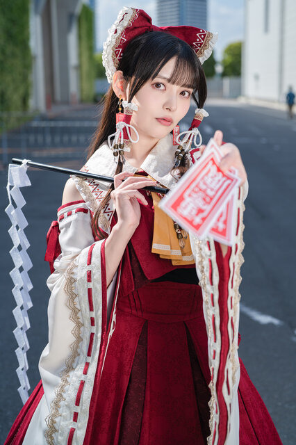 博麗霊夢／上坂すみれ（X：@uesaka_official）