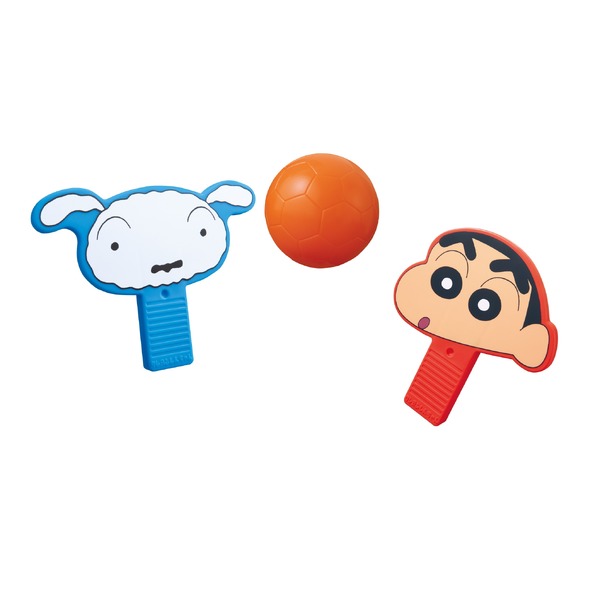 「シロとヘディング勝負だゾ」（C）臼井儀人／双葉社・シンエイ・テレビ朝日・ADK