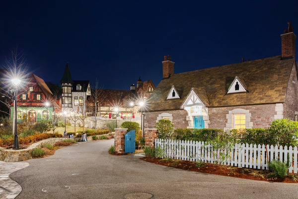 魔女の谷などでは2025年8月2、9、16日に初の夜間営業を実施