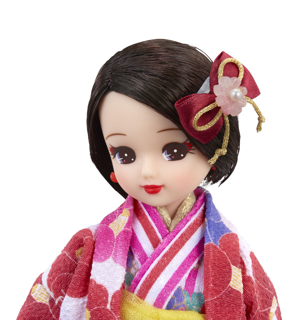 タカラトミーモール限定着物をまとった大人のリカちゃん「プレミアムリカ Kimono 和椿」（C）ＴＯＭＹ